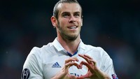 Gareth Bale merupakan salah satu pesepakbola yang sudah sangat identik dengan perayaan gol simbol hati, baik ketika membuat gol di Real Madrid maupun timnas Wales. (Foto: Gonzalo Arroyo Moreno/Getty Images)