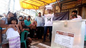 Anies-Sandi Unggul 3 TPS di Luar Batang
