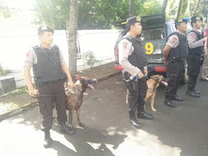 Anjing Belgian dan Dutch Ikut Jaga TPS 103 Tempat Sylvi Nyoblos