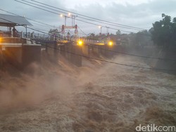 Banjir dari Bogor Diprediksi Genangi 12 Wilayah DKI Dini Hari Nanti