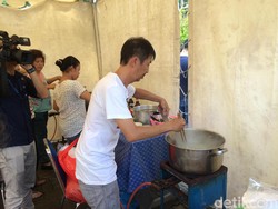 Mi Ayam Gratis untuk Warga yang Mencoblos di Lokasi TPS Ahok