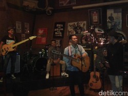 Franco Dengan Permainan Gitar Kidalnya