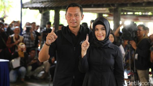 Temani Agus Nyoblos, Annisa Pohan Berhijab