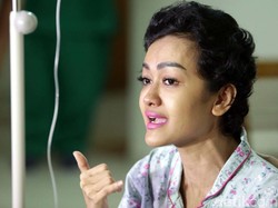 Membaik, Julia Perez Diberi Hadiah Jilbab