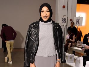 Atlet Berhijab AS Datang ke New York Fashion Week Dukung Anniesa Hasibuan