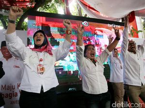 Pendukung Anies-Sandi Luapkan Kegembiraan