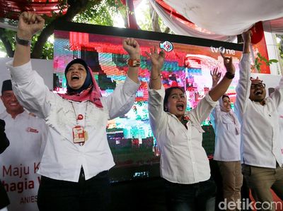 Pendukung Anies-Sandi Luapkan Kegembiraan