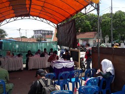 Semangat 100 Kali Lipat Warga Bongkaran Kampung Akuarium di TPS