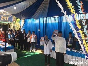 Cagub Banten Wahidin Nyoblos di TPS 2, Pinang Tangerang