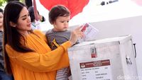 Intip Jessica Iskandar Nyoblos