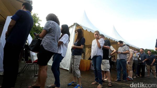 Warga Pluit Gunakan Hak Suaranya