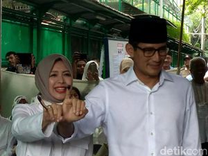 Sandiaga Uno Nyoblos di Selong Jaksel, Datang Sejak TPS Belum Buka