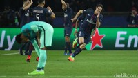 Gol Julian Draxler dan Cavani menyempurnakan kemenangan PSG. Reuters / Christian Hartmann.