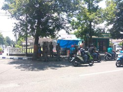 PKL di Bojonegoro Kuasai Trotoar, Ini Jawaban Bupati Suyoto