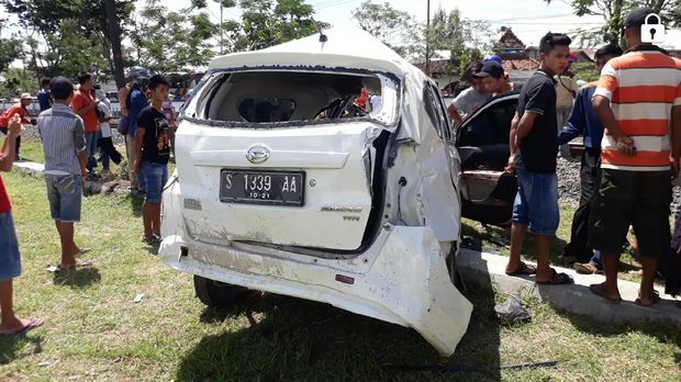 Mobil sempat terseret sejauh 1 km