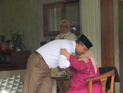 Sebelum Berangkat Nyoblos, Anies Salat Sunah Duha 2 Rakaat