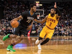LeBron & Irving On Fire, Cavs Jinakkan Wolves