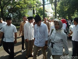 Sebelum ke TPS, Sandi Sungkem ke Ibunda