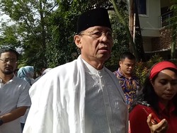 Menang di MK, Rumah Gubernur Banten Terpilih Ramai Didatangi Tamu