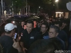 Yel-yel Agus Presiden Warnai Jumpa Pers di Wisma Proklamasi