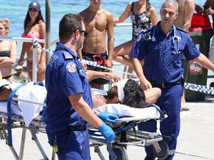 Mengerikan! Seorang Pria Diserang di Pantai Bondi Siang Hari Bolong
