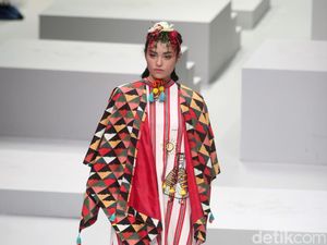 Foto: Koleksi Mel Ahyar for Wardah di Indonesia Fashion Week 2017 Foto: Koleksi Mel Ahyar for Wardah di Indonesia Fashion Week 2017