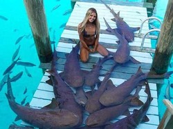 Gadis Seksi Ini Beda, Lakukan Hal Ekstrem di Laut