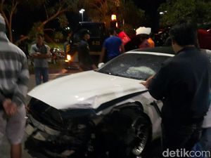 Mobil Ferrari Ringsek Ditabrak BMW di Tangerang Selatan