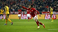 Satu demi satu gol dicetak Bayern saat menjamu Arsenal pada pertengahan Februari 2017. Foto: Reuters