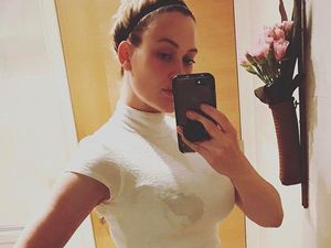 Saat Seorang Ibu Selfie dengan Bercak ASI yang Merembes ke Baju Saat Seorang Ibu Selfie dengan Bercak ASI yang Merembes ke Baju