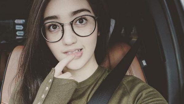 Berkacamata, Ranty Maria Bikin Gemes