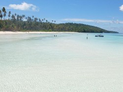 Lupakan Status Jomblo, Ayo Liburan ke 5 Pulau Cantik di Indonesia