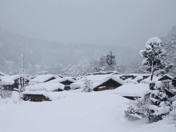 Indah Nian Desa Tradisional Jepang yang Tertutup Salju