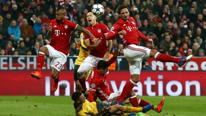 Bayern Hajar Arsenal 5-1 Bayern Munich memetik kemenangan telak 5-1 kala menjamu Arsenal, Kamis (16/2/2017) dinihari WIB. Die Roten pun membawa bekal amat bagus untuk tandang ke London.