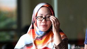 Ratu Atut Datangi KPK