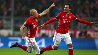 Arjen Robben, Thomas Müller, Thiago Alcantara, dan Robert Lewandowski menjadi pencetak gol Bayern ke gawang Arsenal di leg pertama. Foto: Reuters