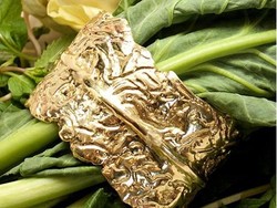 Gelang Berbentuk Sayuran Kale Ini Dijual Rp.18,6 Juta