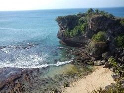 Pantai Balangan Bali: Lokasi, Harga Tiket Masuk, dan Daya Tariknya