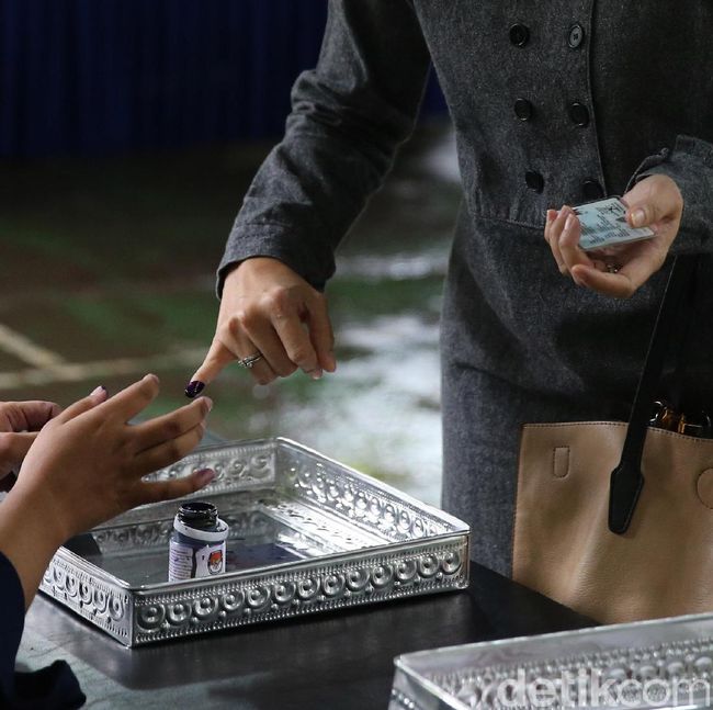 Polda Jateng Pantau Khusus 835 TPS, 93 di Antaranya Rawan Konflik Polda Jateng Pantau Khusus 835 TPS, 93 di Antaranya Rawan Konflik