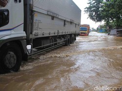 Jalur Pantura Ruas Kanci hingga Pangenan Terendam Banjir