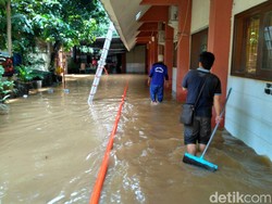 SMA 8 Bukit Duri Kebanjiran, Siswa Diliburkan