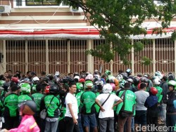 Massa Driver Go-Jek Makassar Demo Tuntut Ada Perbaikan Tarif Komisi