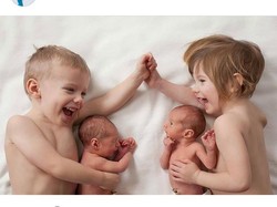 Gemas! Saat Bayi Kembar Dipotret Bersama Kakaknya yang Juga Kembar