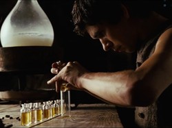 Perfume, The Story of A Murderer: Obsesi Seorang Pembuat Parfum