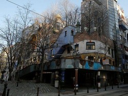 Bagaimana Kalau Menge-charge Telepon di Kafe Tak Lagi Gratis?