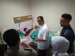 Saat Anies Baswedan Jenguk Istri Patwalnya yang Melahirkan