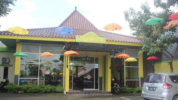 Restoran milik Uston Nawawi