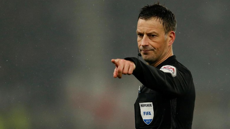 Mantan Wasit Premier League Ini Hentikan Pertandingan Saat Azan Berkumandang