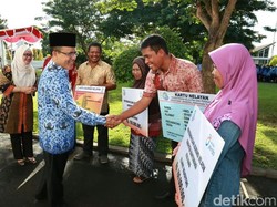 Banyuwangi Salurkan Bantuan Kapal dan Klaim Asuransi ke Nelayan