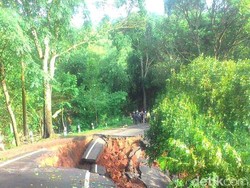 Ini Dugaan Penyebab Amblesnya Jalan Utama Kuningan-Majalengka